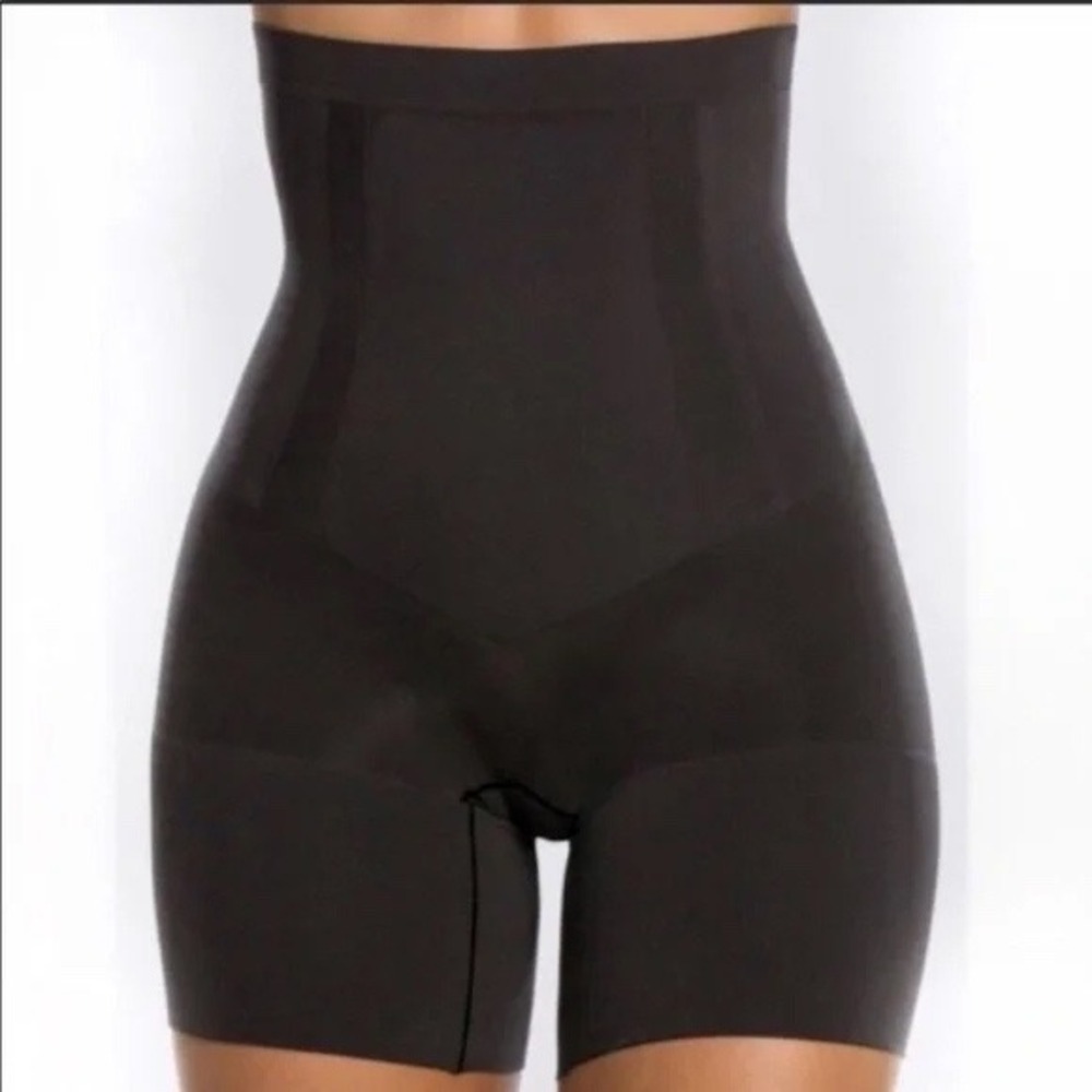 Spanx by Sara Blakely Black High Waisted Mid Thigh Shaper‎ Shorts Size Large